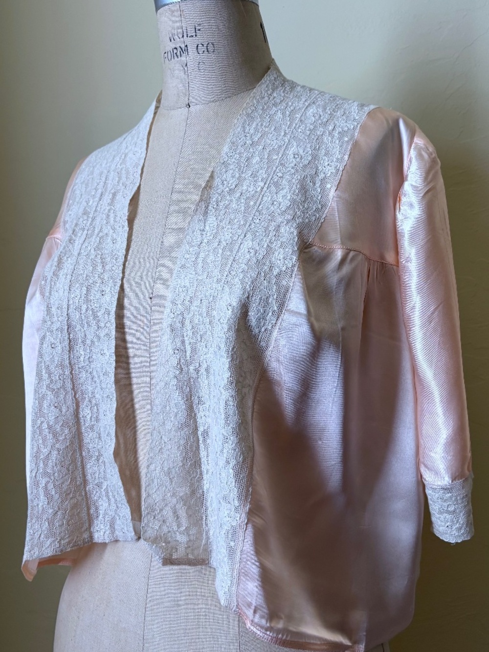 Vintage 1940 40s Lace Applique / Pink Sateen Bed Jacket / M / L Lingerie Slip